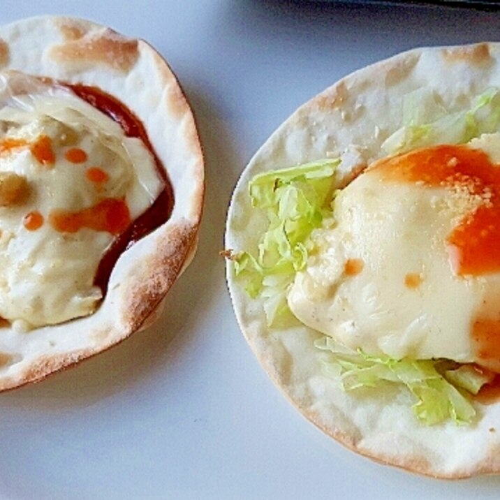 2つの味が楽しめる☆餃子の皮で簡単ピザトースト風